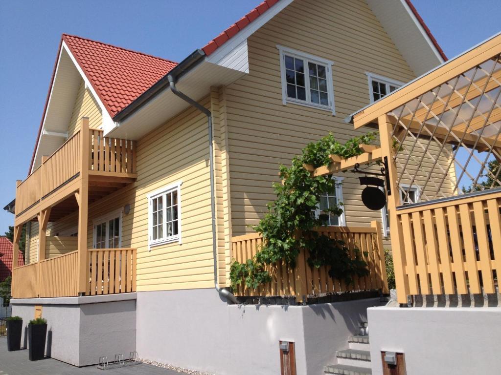 Haus Stoertebeker Appartements - Hotel Garni, Seebad Лубмин Экстерьер фото